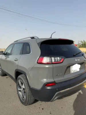 للبيع  جيب بزون 2020    فول مواصفات ماعدا فتحة السقف  حادثه بنيد وباب      محرك 3200