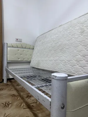 سرير كامل نضيف للبيع مع دوشك