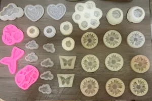 قوالب شموع مستعملة