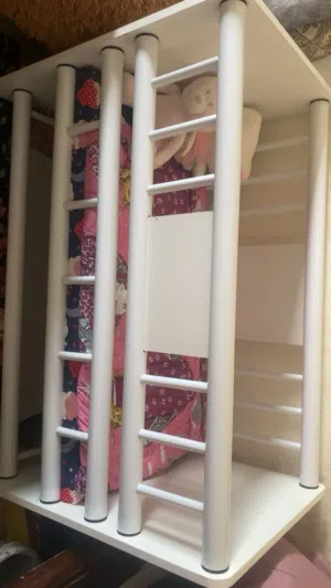 تخت اطفال تركي بحاله ممتاز استعمال اقل من شهر