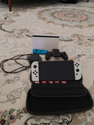 الننتندو بيحال جيد و كأنه جديد مع كل مستلزماتها و إضافات قابل للتفاوض