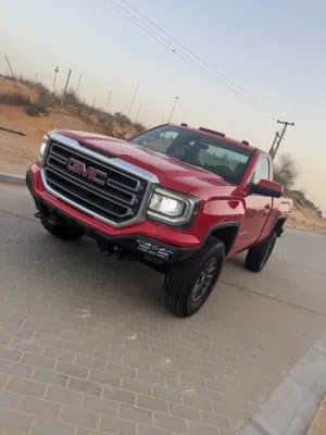 Used GMC Sierra in Um Al Quwain