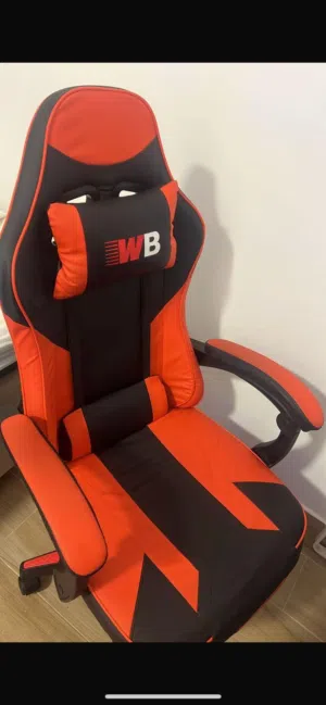 الكرسي نظيف ما في شي خرة