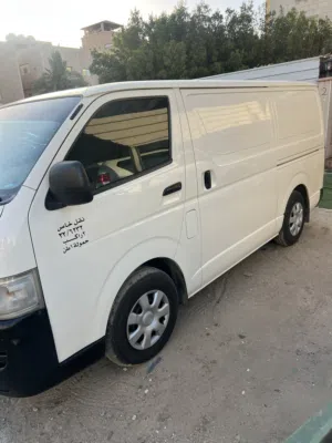 باص مقفل تويوتا