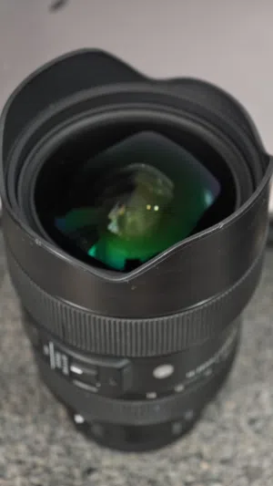 عدسة سيجما واسعة للسوني