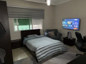 غرفة نوم خشب بلوط مميزة للبيع