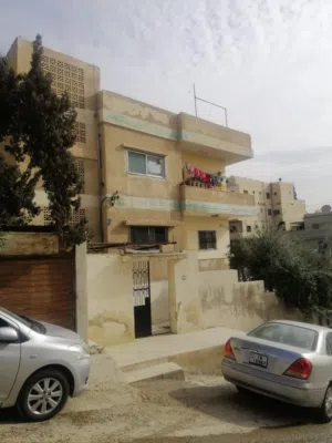 3 Floors . 440 m2 . Landlord4