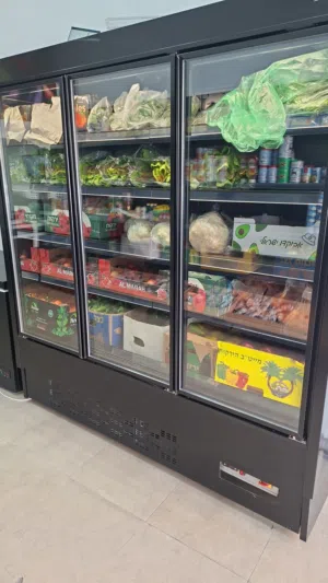 ثلاجه عرض للبيع بحاله جديده