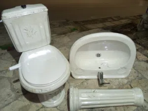 طقم حمام فرنجي مصدف فخم جدا موجود في الزرقاء الجديدة للبيع