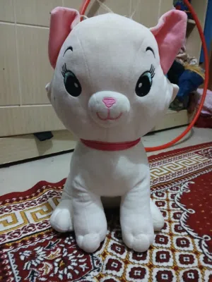 دمية على شكل قطة