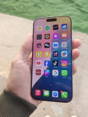 مكفول ايفون 16
