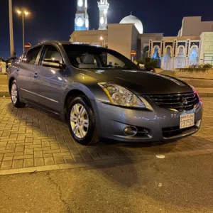 للبيع نيسان التيما 2012
