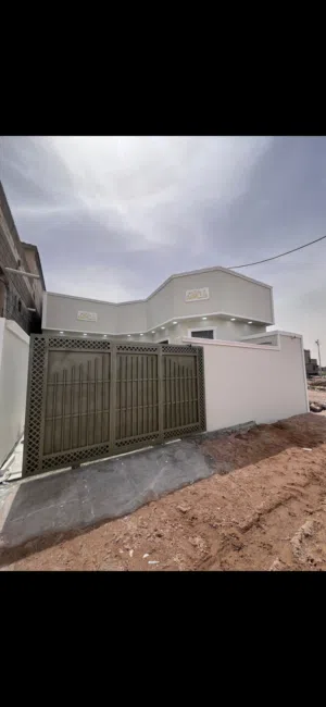 منزل البناء حديث 2026 يحتوي على ثلاث غرف منام وبسعر مناسب بالاضافة الى موقع ممتاز وبناء درجة اولى