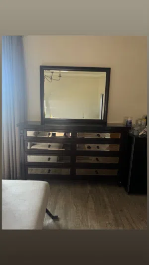 Vanity dresser