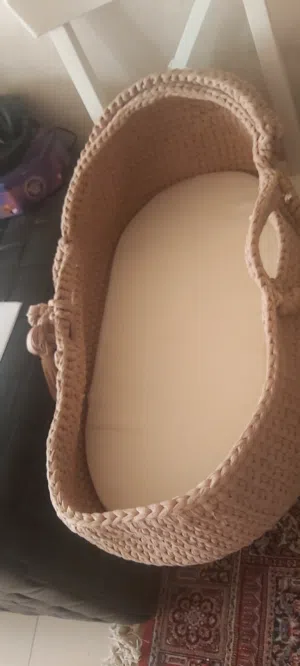 سرير موسى بحالة ممتازة متين مريح واسع