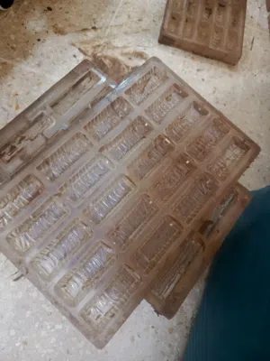قوالب شوكلاته حب للبيع