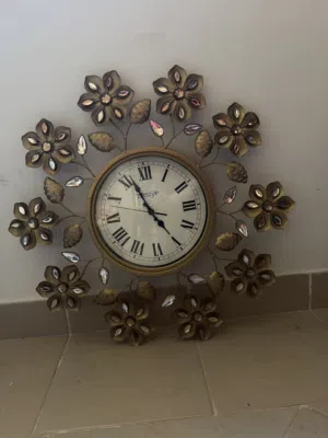 ساعة حائط مستعمل خفيف جدا