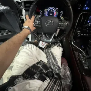 ايمن بلال حسن 