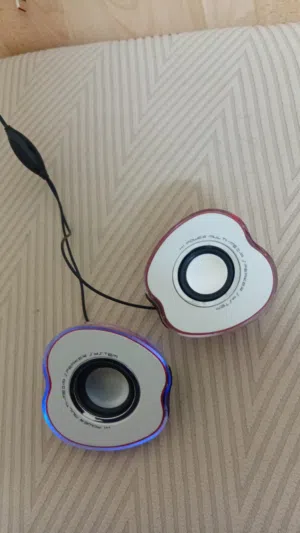 سماعات شكل تفاحة للبيع