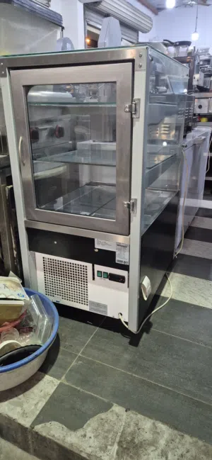 We buy and sell restaurant and café equipment and all bakery supplies