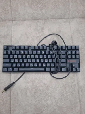 كيبورد مستعمل و جميل