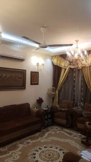 دار لللبيع مساحته 100 متر