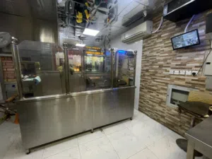 للبيع محلين فطائر ومعجنات وبيتزا  20 عام داخل الدوله