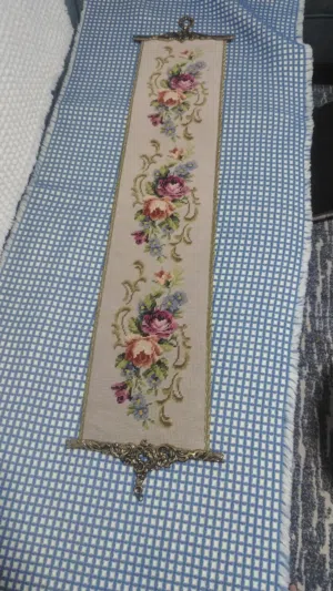 قطعه جداريه تطريز ابره ومقابض نحاس