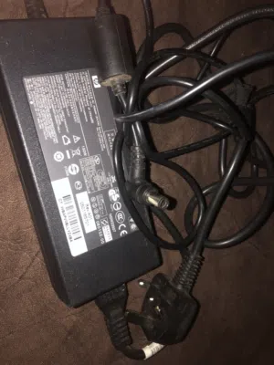 للبيع شاحن لابتوب HP أصلي 150 واط (150W) بحالة ممتازة جداً وشبه جديد .