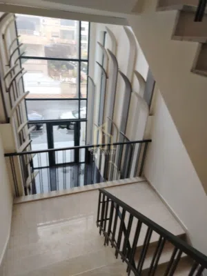 في أرقى مناطق الرابية وبسعر مميز شقة طابق أول 202م بتشطيبات راقية / ref 1071