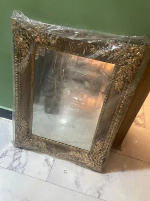 مرايه ذهبيه الاطار