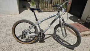 دراجه هوائيه نوعGT Triple Triangleامريكي صحراويجبليهجينMountain Bike - MTB المنيوم خفيف جدا مقاس26