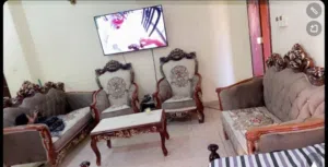 طقم جلوس دمياطي رهيييب  كنبتين وكرسين وتربيزة  استعمال خفيف