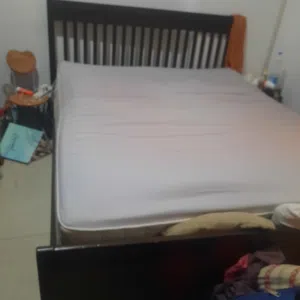 سرير مع مرتبة من ايكيا 180 × 200