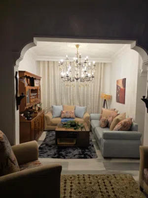 طقم كنب تفصيل و استخدام بسيط جدا و لون مميز و خشب عريض بسعر مغري