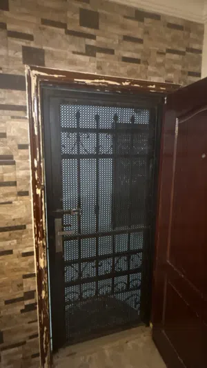باب حديد خارجي مع باب خشب خارجي
