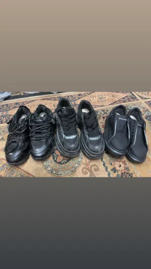 للبيع كوتشيات جديده للبيع ايرفورس اصلي جديد بالبوكس معاه شنطه نايك مقاس 40 وللبيع تراك والكسندر مقاس