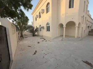 140 m2 3 Bedrooms Apartments for Rent in Muscat Al Mawaleh