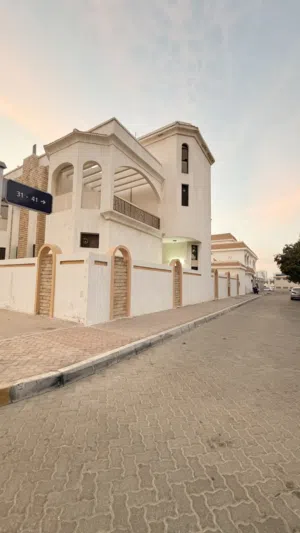More than 6 bedrooms . More than 6 bathrooms . 7999 m20