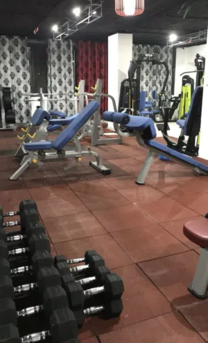 نادي رياضي كامل المعدات