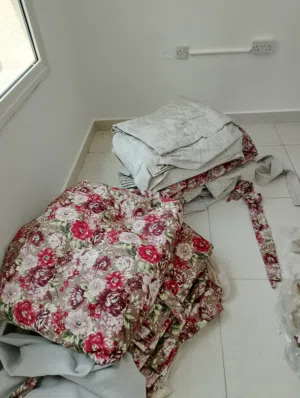 مجموعه ستائر مقاسات مختلفه بحاله ممتازه