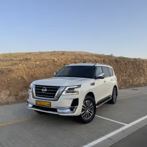 للبيع نيسان بلاتينيوم خليجي موديل 2021 - 6 سلندر نظيف