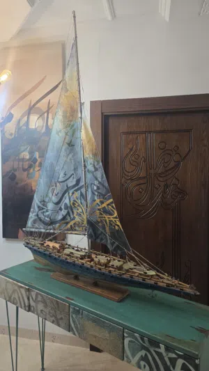 لمحبي التميز تحفة فنية تجمع بين أصالة الحرفية وجمال التراث!!! إليكم مركب مصنوع يدويا من الخشب الصولد
