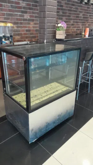 ثلاجة عرض كيك للبيع