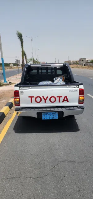 هيلوكس بضااااعه للبيع ب 32 سعودي