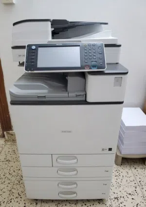 طابعة Ricoh  جديدة استعمال قليل جدا  رايدتها ب750 الف