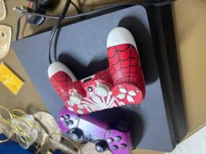 بلاستيسن 4 للبيع مع 2 ايادي