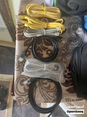 أسلاك توصيل إيثرنت وسلك VGA