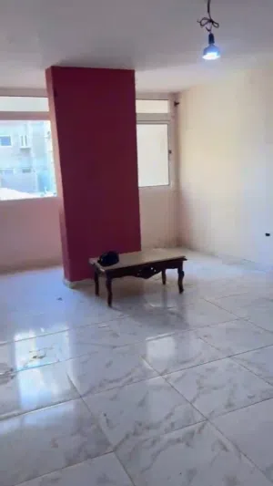 شقه في الدور الخامس للبيع