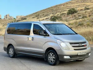 بسم الله الرحمن الرحيم  باص هوندايH1 جراند  جير عادي ماتور 2400cc بنزين مكيف شغال حامي وبارد موديل2